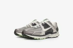 Nike Womens Zoom Vomero 5 Footwear