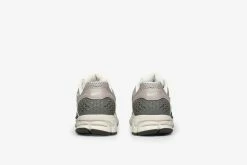 Nike Womens Zoom Vomero 5 Footwear