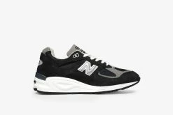 New Balance M990BL2